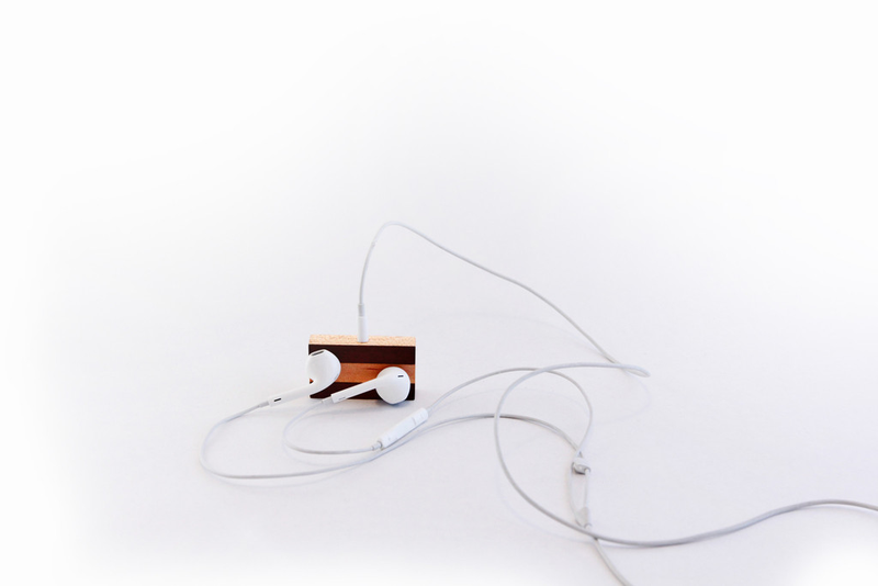 Illustration for article titled Keep Your Desk Clutter-Free With These Clever Magnetic Doodads